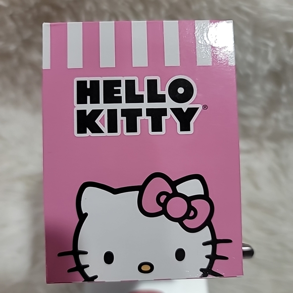 Hello Kitty Watch Pink Bezel , Pink Bow Charm  Pink Leather Strap Brand New - Picture 4 of 5